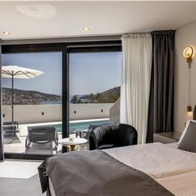 4 bedroom villa with heated pool and sea view in Vinišće, sleeps 8